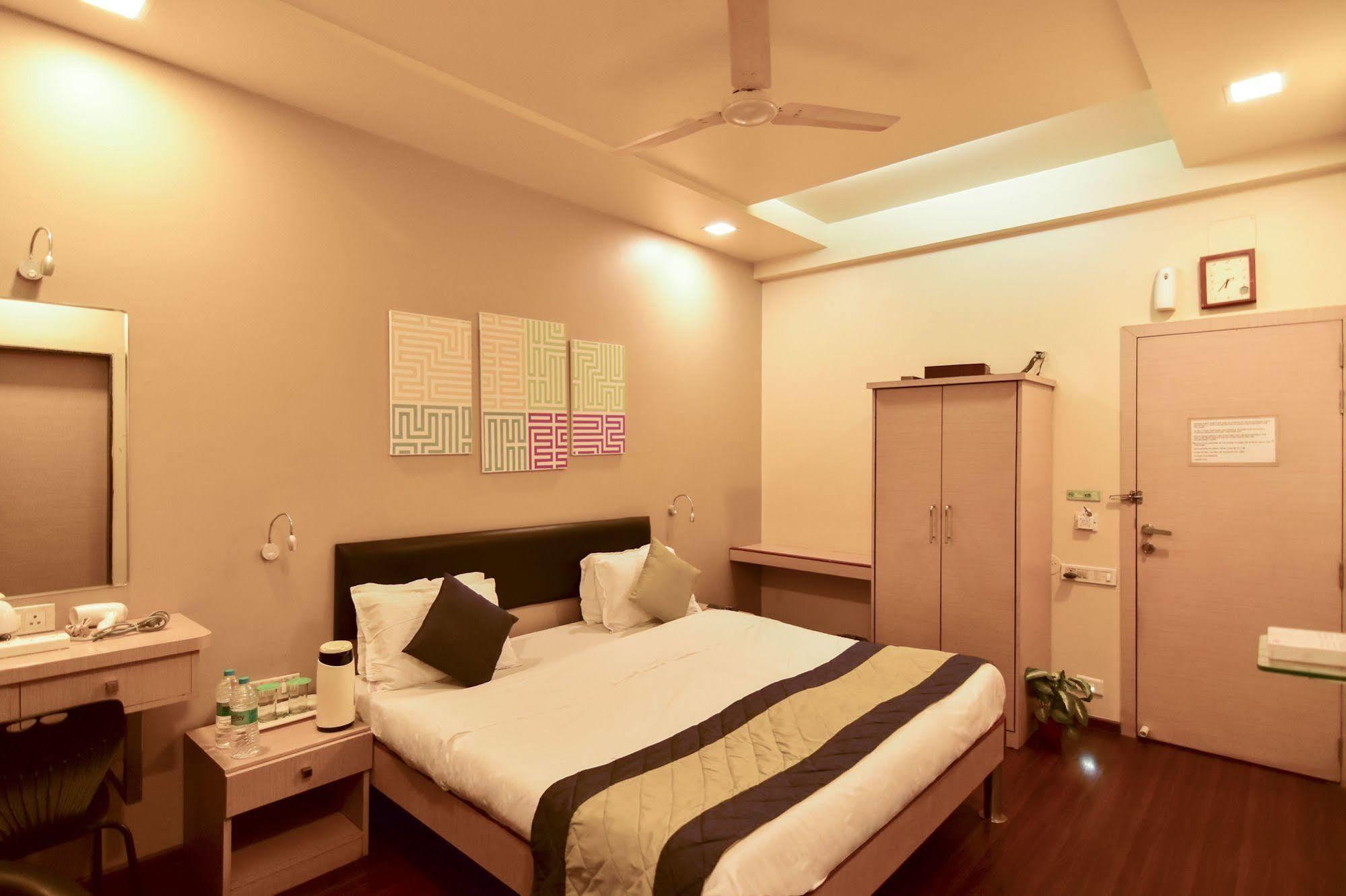 My Bizz Hotel Sapna Pune Eksteriør billede